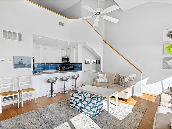 5th image of 2820 Shipyard Ln Unit 2D2