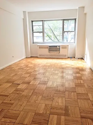 Rented by Mallan Real Estate Inc | media 27