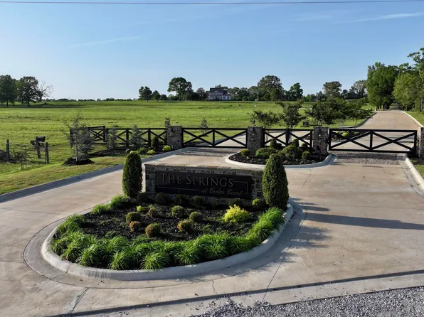 2 Cedar Ct, Searcy, AR 72143