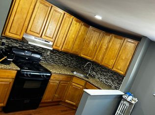 7065 Clover Ln, Upper Darby, PA 19082