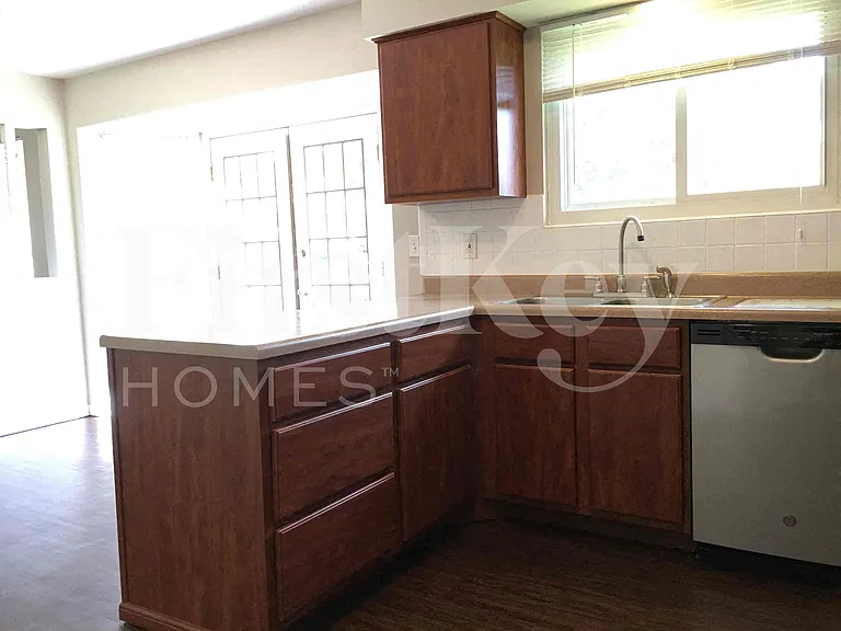 5 Les Cherbourg Ct — Photo 9
