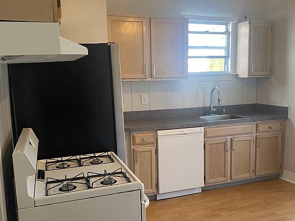 5th image of 187 Dubois Ave #187A
