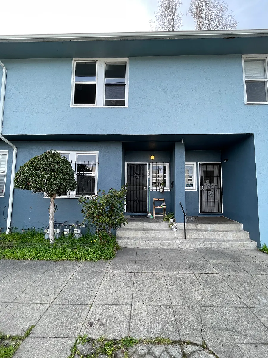 Unit 5757 Los Angeles Street - 5757 Los Angeles St