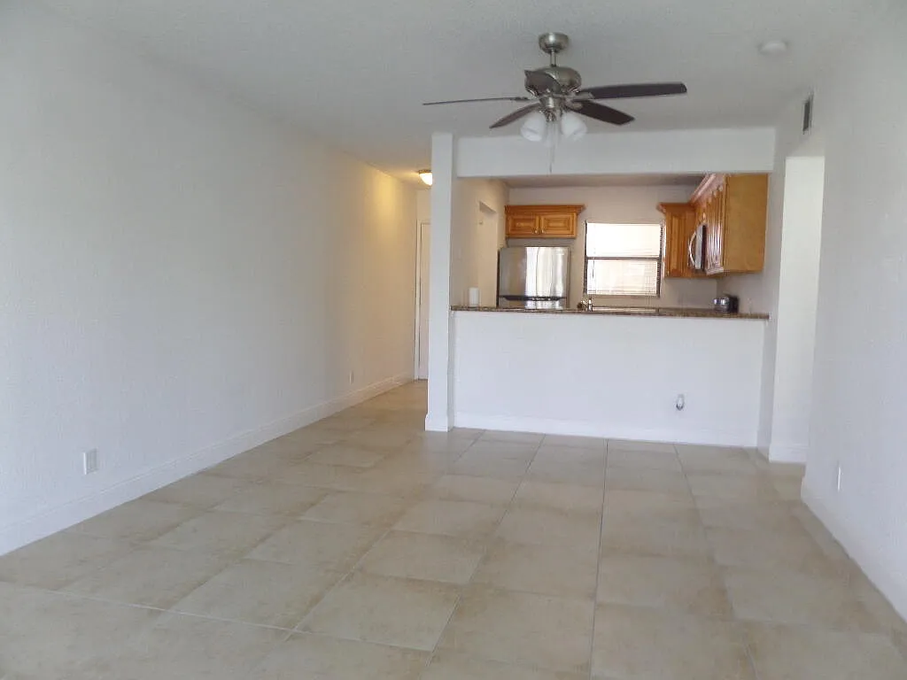2 bed, 2.0 bath, 904 sqft, $1,900 — Photo 4