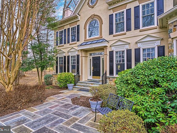 2nd image of 10904 Willow Creek Ln