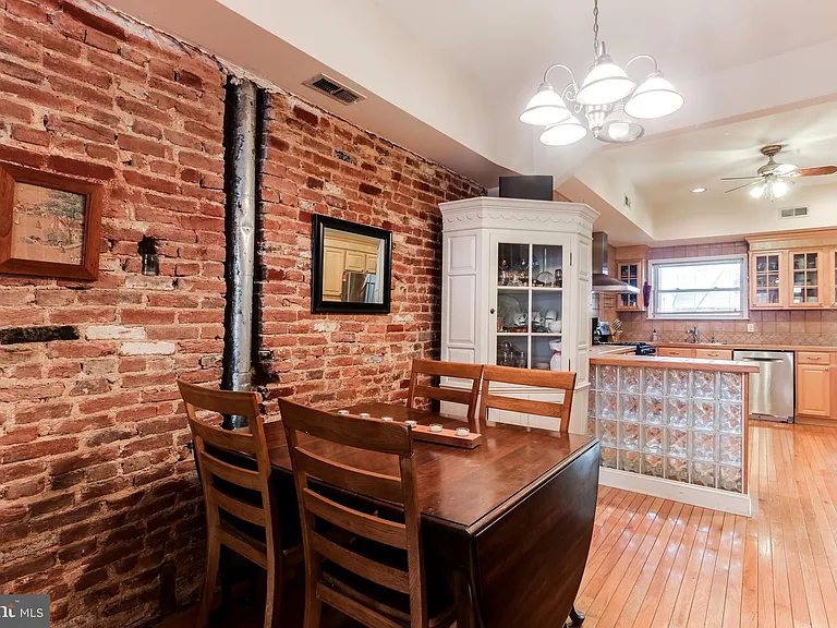 814 S Clinton St — Photo 10