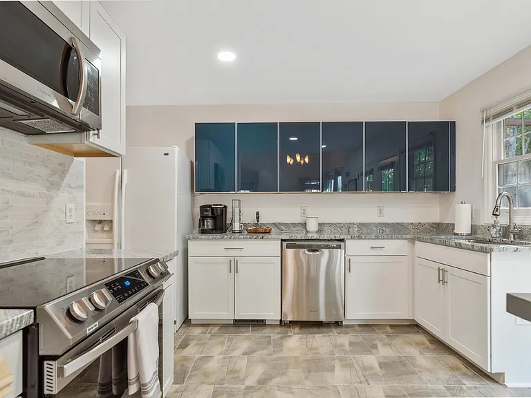 108 Trent Woods Way — Photo 1