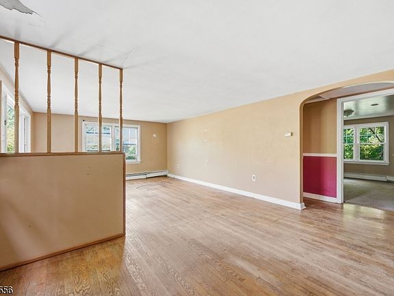 5th image of 15 Roosevelt Ave