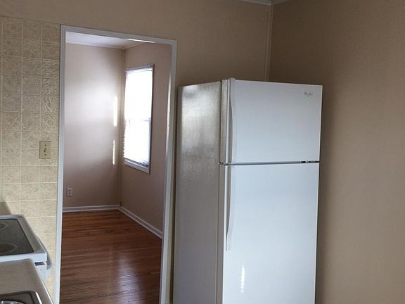 3rd image of 1749 Genung Dr