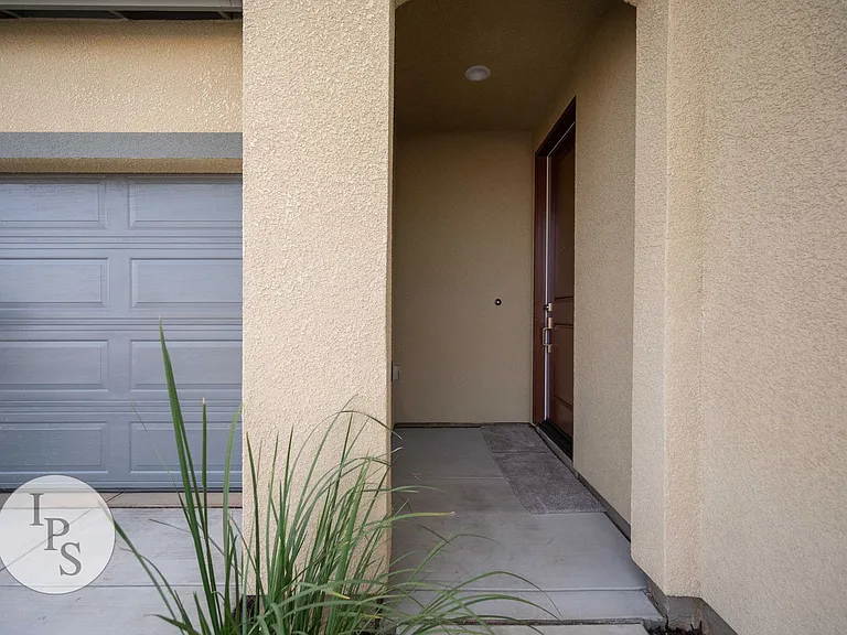 370 Lodge Rd S — Photo 3