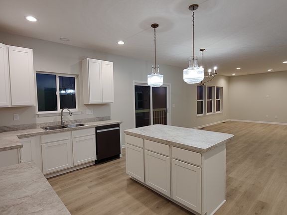 5th image of 698 Pinewood Dr #91U3TD