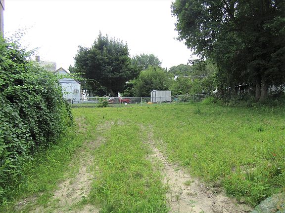 4th image of 40 Nashua St