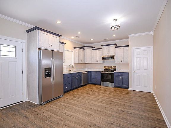 3rd image of 121 Maple St