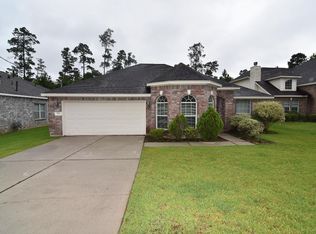 211 Maple Ln, Conroe, TX 77304