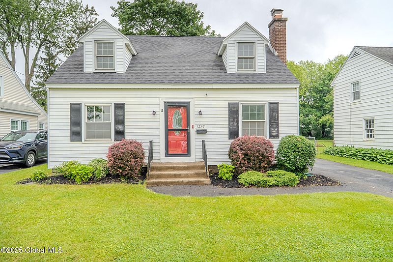 2nd image of 1298 McClellan Street