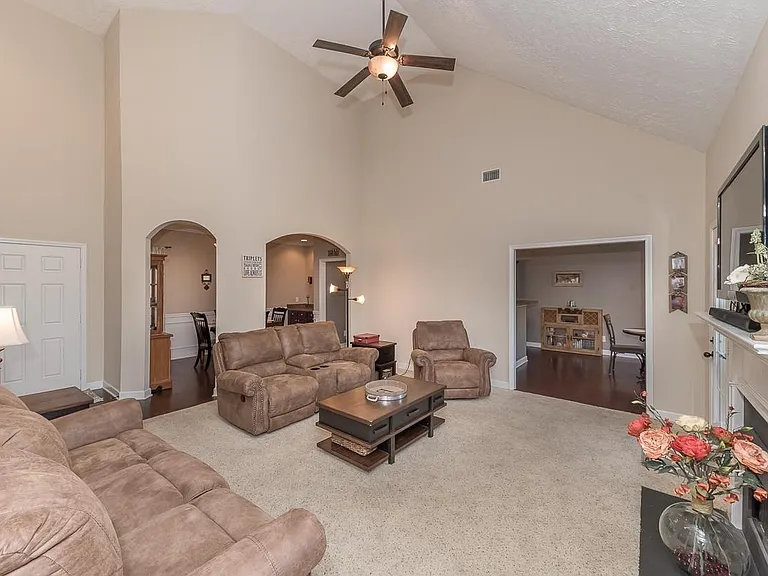 268 Sundown Dr — Photo 3