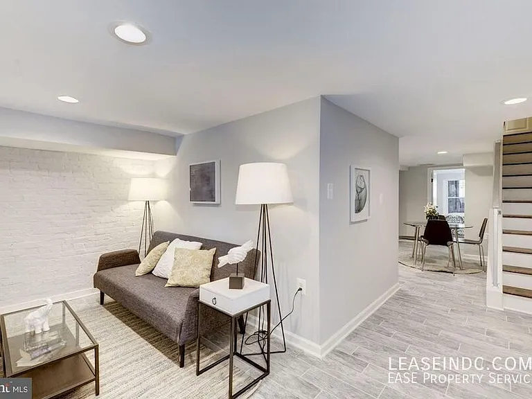 2129 4th St NE — Photo 22