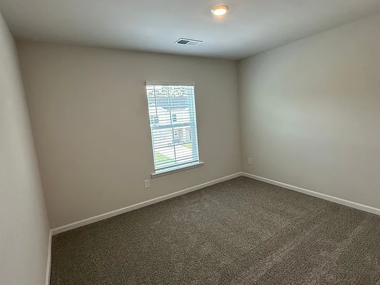 304 S Lake Ct — Photo 14