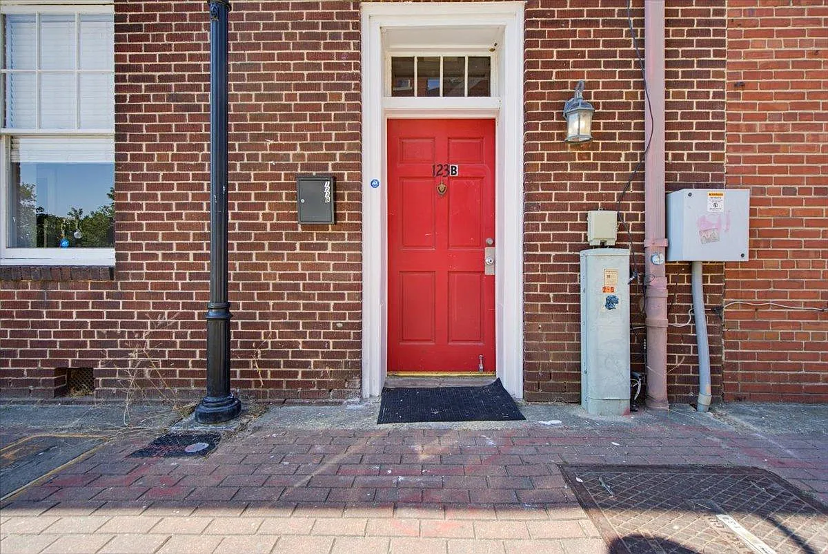 123 Anderson St - 123-B Anderson Street- Downtown Modern Apartment — Photo 4