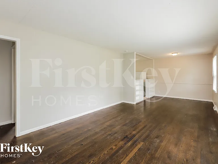 1403 NE 67th Pl — Photo 2