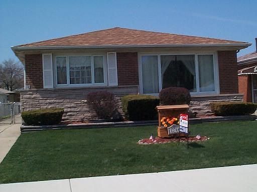 2nd image of 12744 S Escanaba Ave