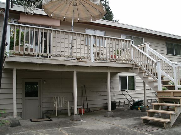 STAIRS TO PATIO