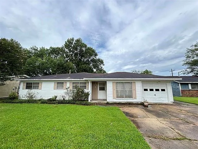 4 bed, 2.0 bath, 1918 sqft, $1,850 — Photo 4