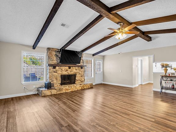 4th image of 4801 Summer Ln