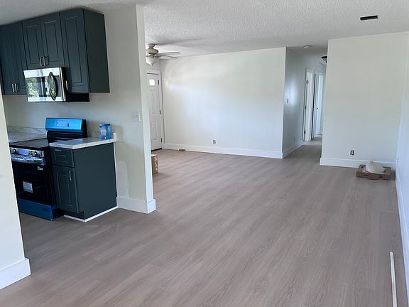 5th image of 2906 Venetian Dr