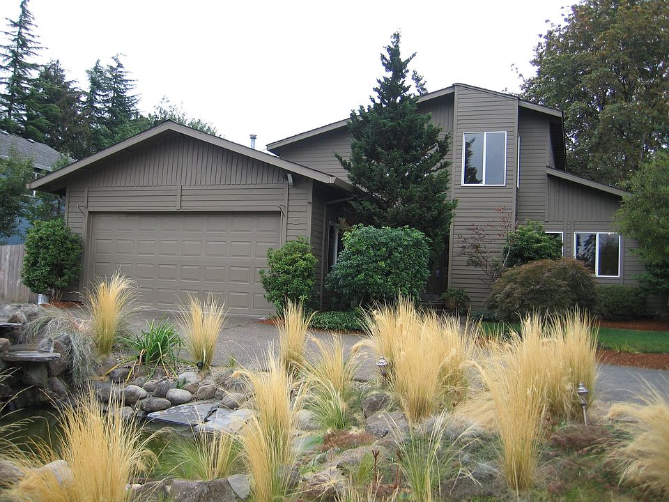 House with fountain in front