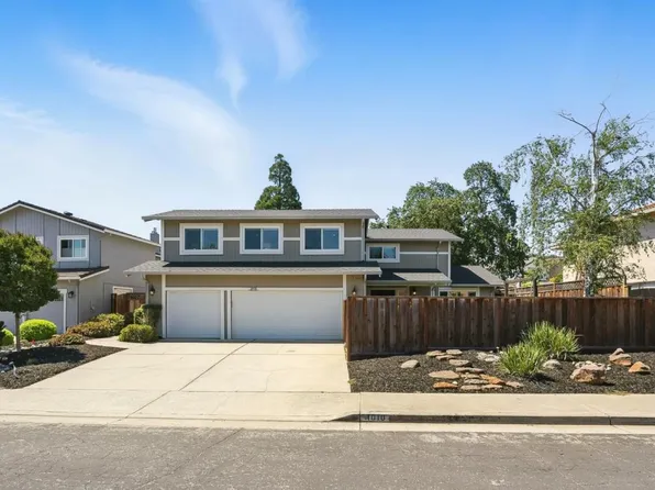 1010 Creekside Ct, Morgan Hill, CA 95037