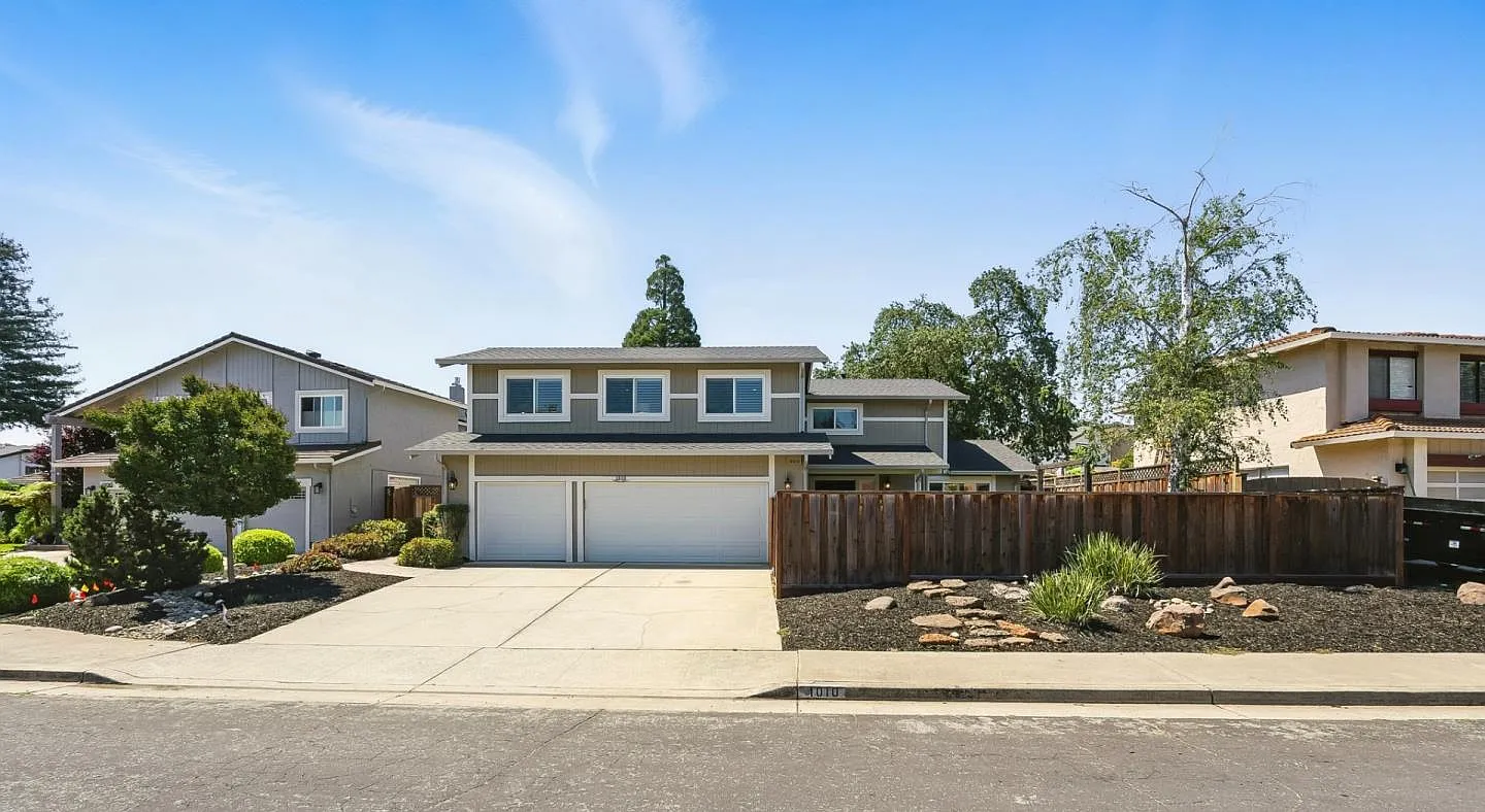 1010 Creekside Ct photo 1