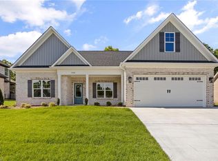 686 Ryder Cup Ln, Clemmons, NC 27012