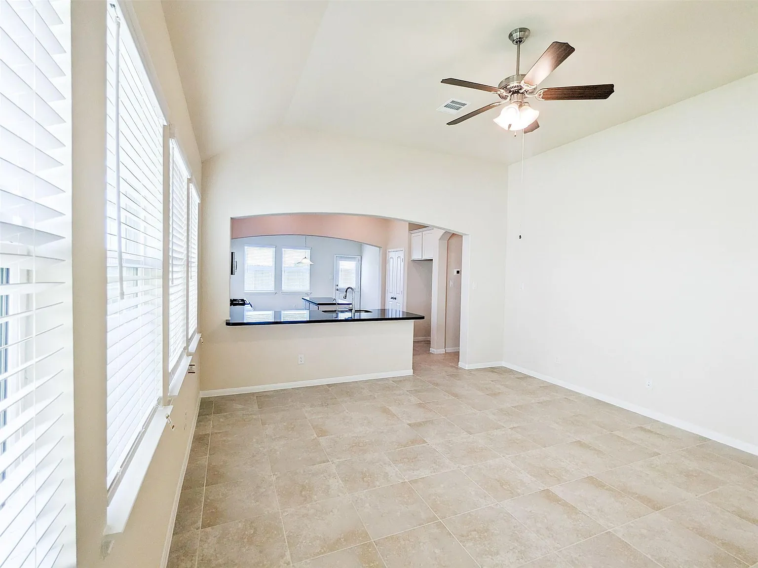 3 bed, 2.0 bath, 1713 sqft, $2,100 — Photo 2