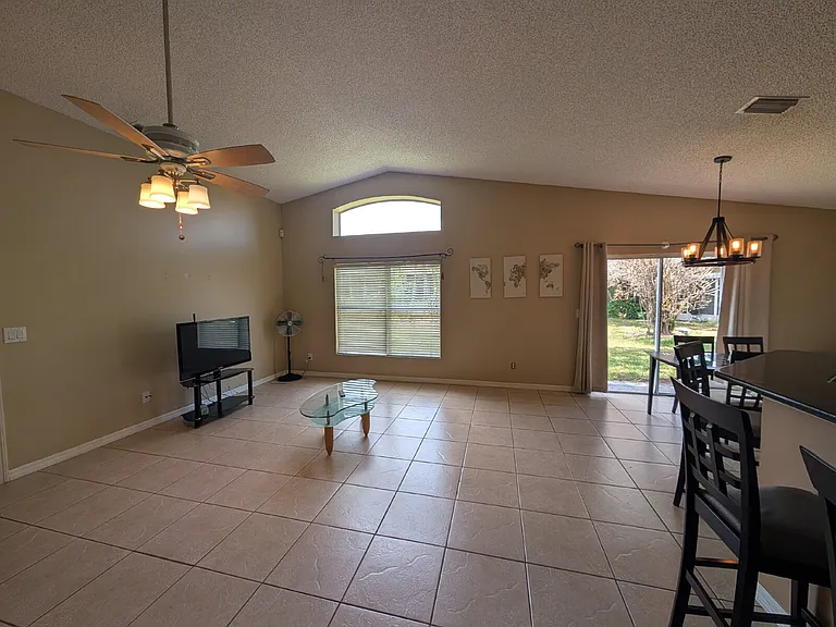 880 Villa Dr — Photo 9