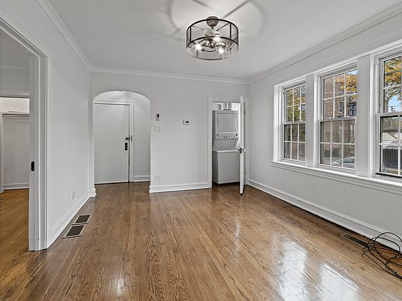 4th image of 3050 W Cornelia Ave APT 1