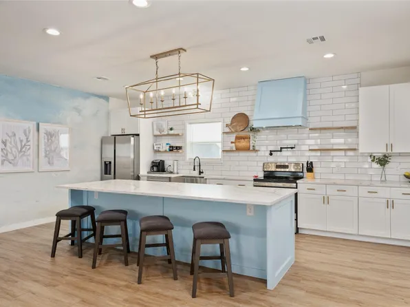 959 Honeysuckle, Crystal Beach, TX 77650