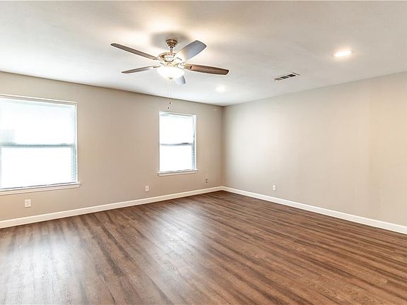 3rd image of 326 Parker Dr
