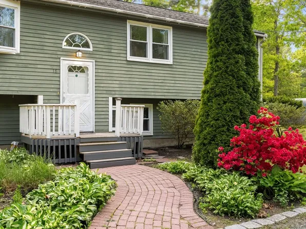 16 Forest St, Carver, MA 02330