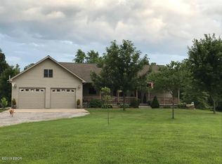 255 Sycamore Rd, Carterville, IL 62924