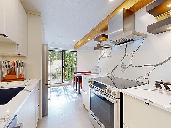 2nd image of 252 W 2nd St #204