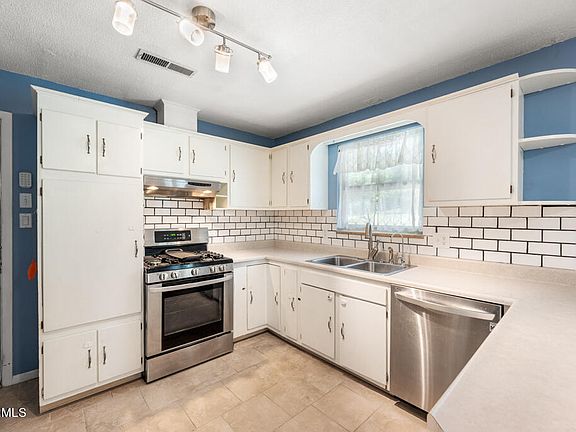 5th image of 420 Hardwicke Dr