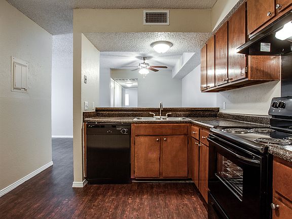 5th image of 1503 Tennis Dr APT 212