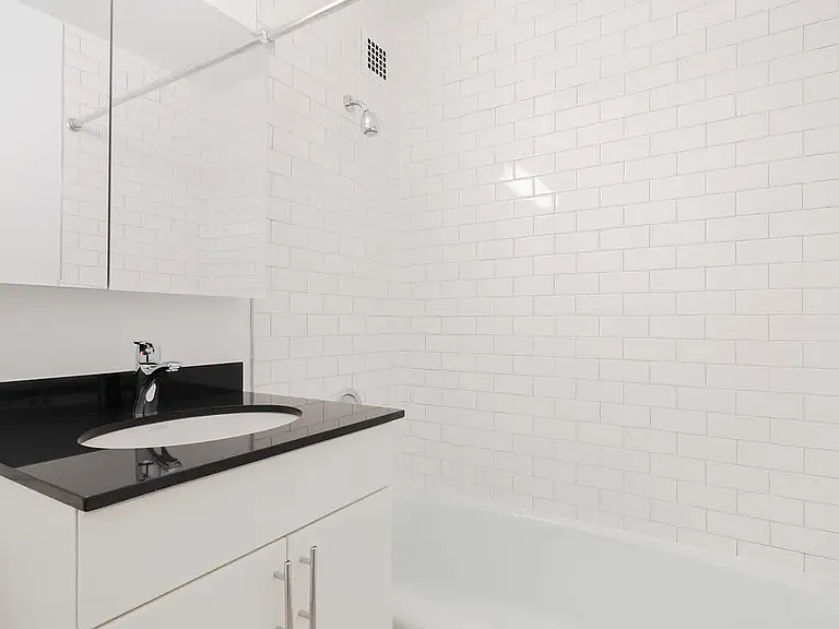 245 E 40th St #14A — Photo 11