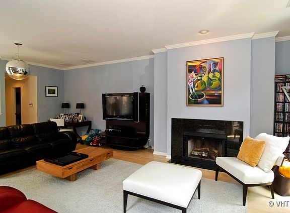 3rd image of 2030 N Sedgwick St Unit A