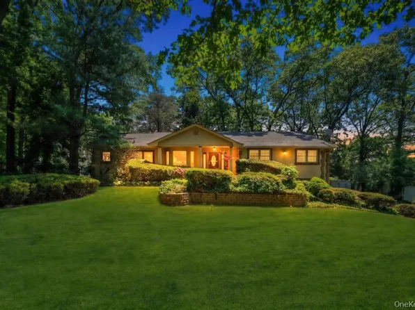 28 Penn Drive, Dix Hills, NY 11746