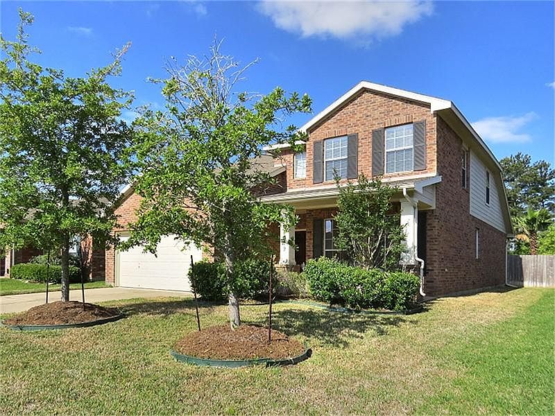 Beautiful David Weekley home in family friendly Stablewood Farms!