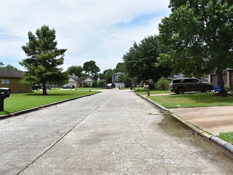 16838 Markridge Dr — Photo 13