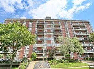 4 Horizon Rd APT 1210, Fort Lee, NJ 07024