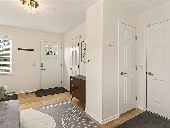 4th image of 865 Surrey Hill Way